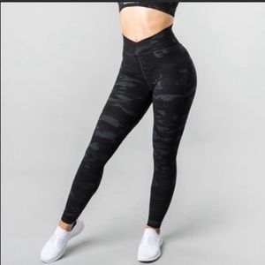 Alphalete Surface path Camo leggings M